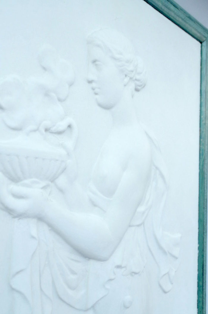 bas relief platre detail