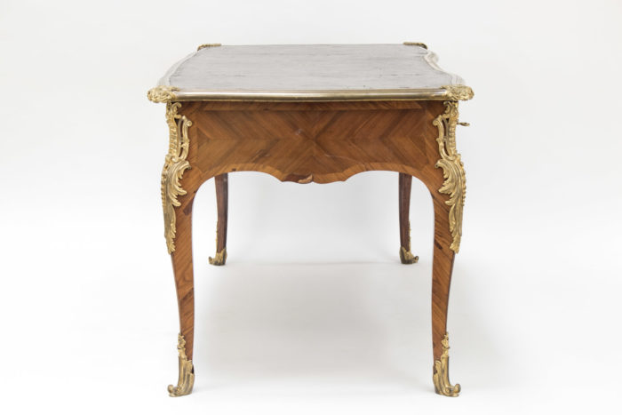 bureau plat style louis xv frisage cote 1