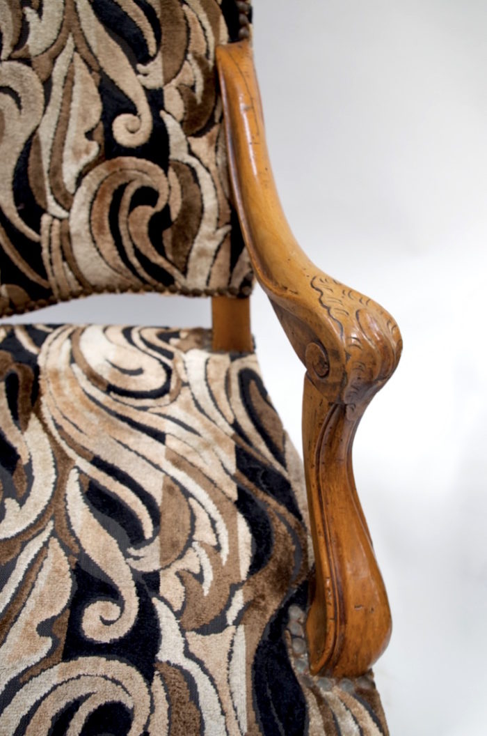 fauteuils louis xv bois naturel accotoir
