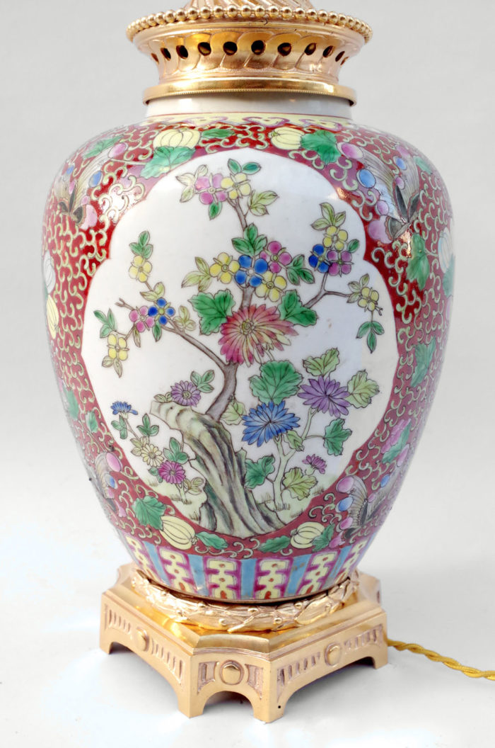 lampe-famille-rose-porcelaine-detail-fleurs-prunus