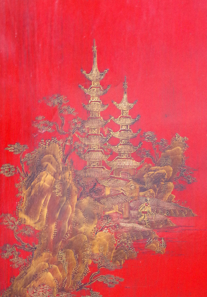table basse laque noire rouge detail pagode