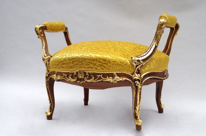 tabouret bras louis xv trois quart