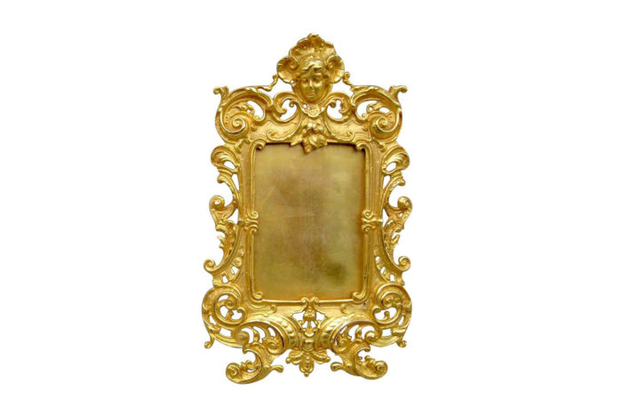 Cadre Louis XV en bronze doré