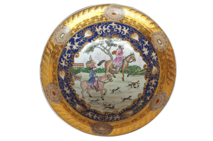 Chinese hunting scenes porcelain bowl