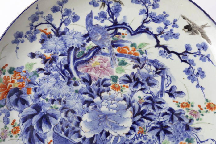 plat bleu blanc porcelaine fleurs oiseau