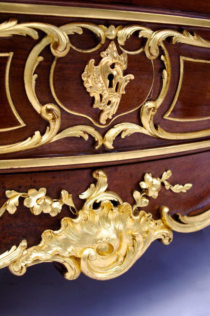 commode bellanger tombeau feuille canathe bois doré