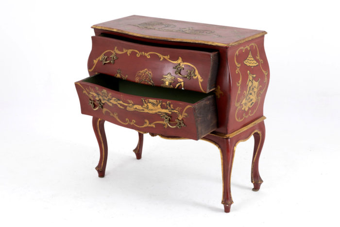 commode rouge tiroirs ouverts