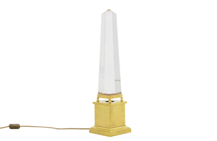 lampe obélisque lucite style maison jansen allumée