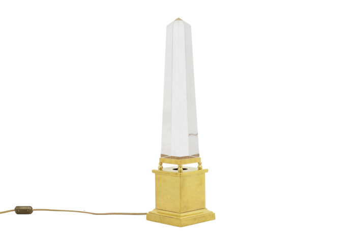 lampe obélisque lucite style maison jansen allumée