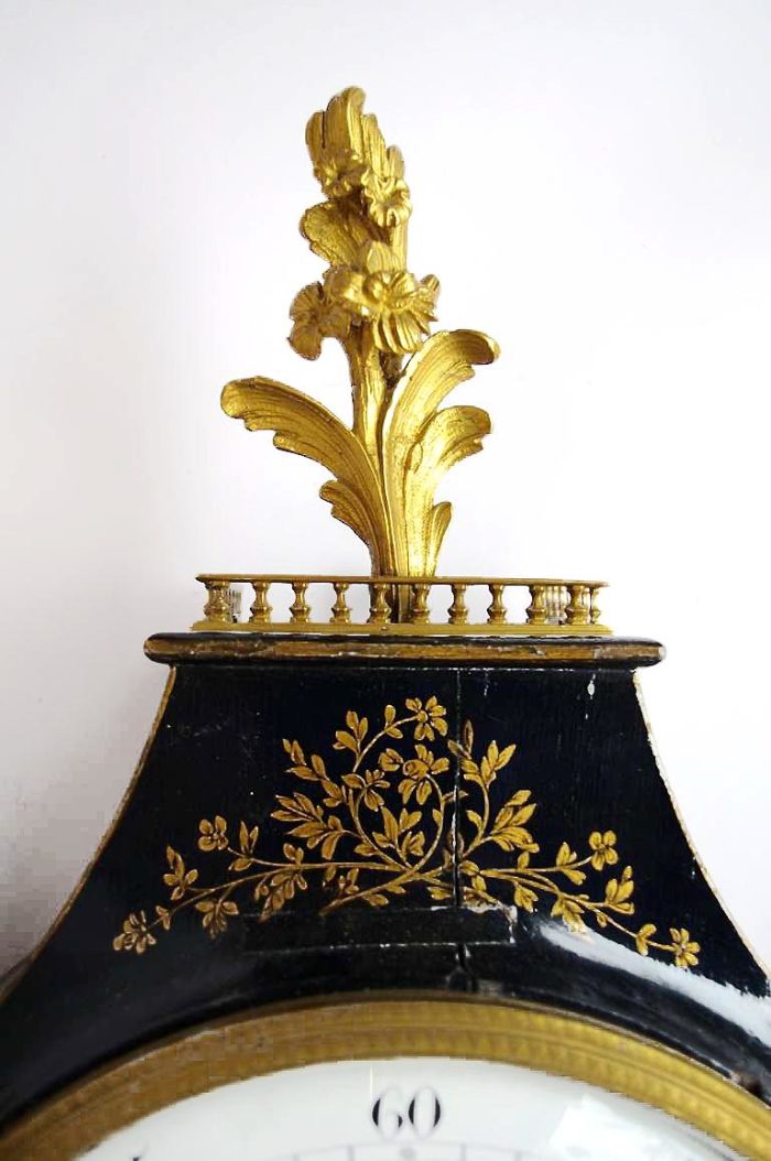 cartel neuchatel black lacquered and gilt decor acanthus leaves