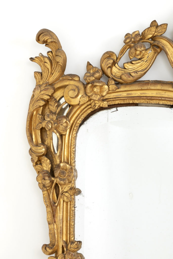 miroir doré louis xv côté acanthe fleurs volute