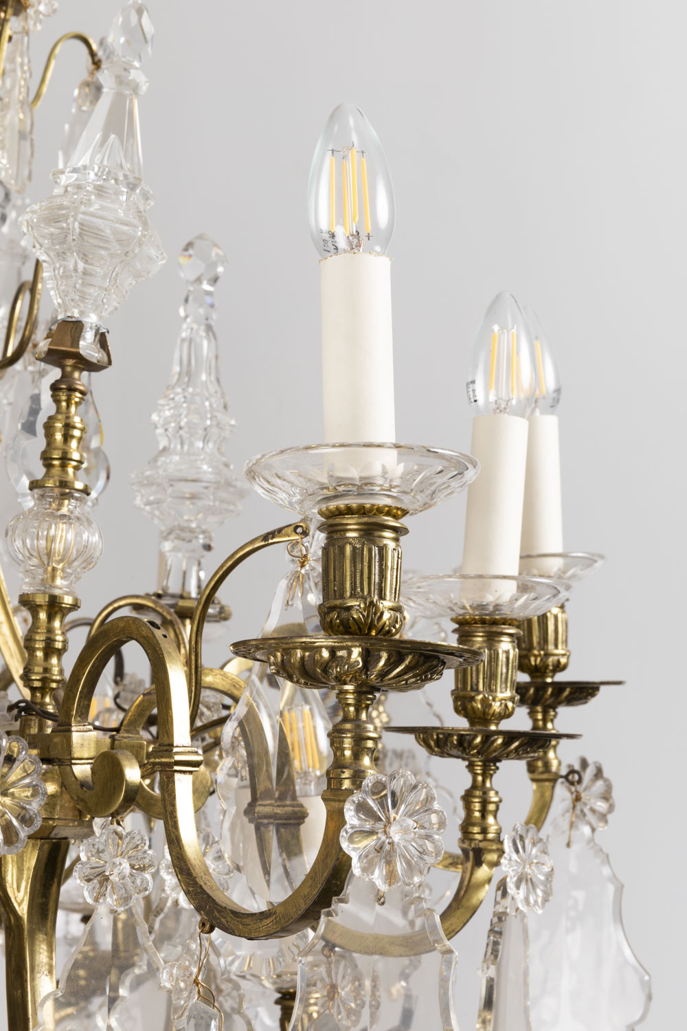 Baccarat, Large Louis XV style chandelier in gilt brass and crystal, circa  1950