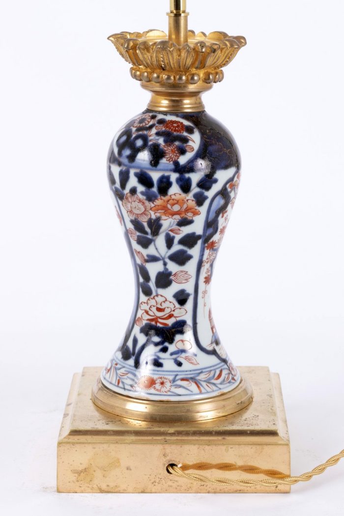 imari lamp blue red white