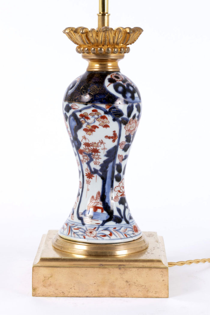 lampe imari décor fleurs bleu rouge