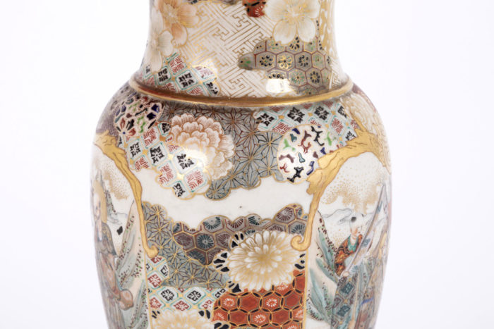 lampe faience satsuma motifs fleurs