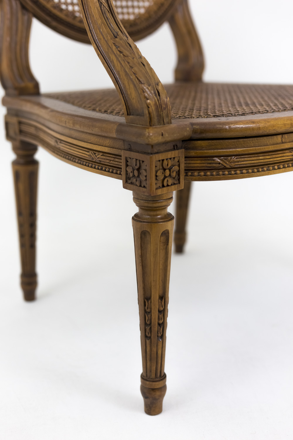 fauteuils style louis xvi pied fuselé