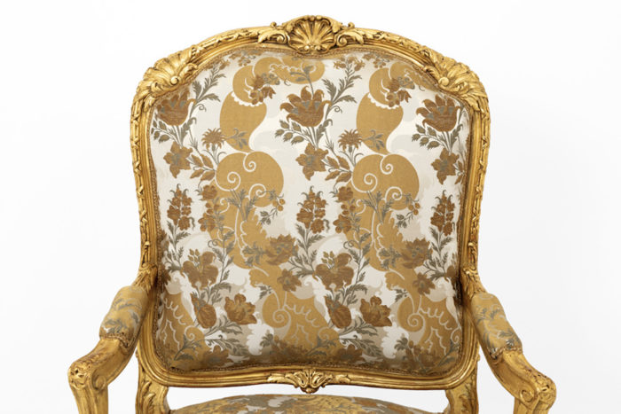 fauteuil style louis XV bois doré dossier