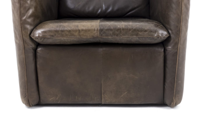 leather montis armchair leg