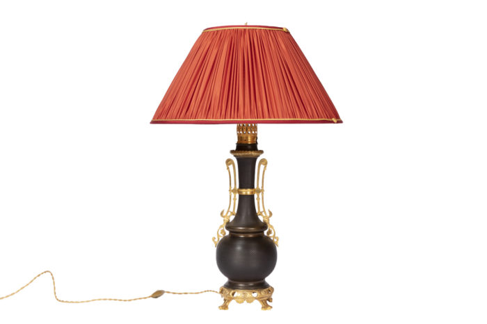 lampe tôle guillochée marron bronze doré