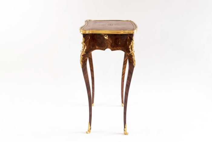 petite table style louis xv marqueterie côté