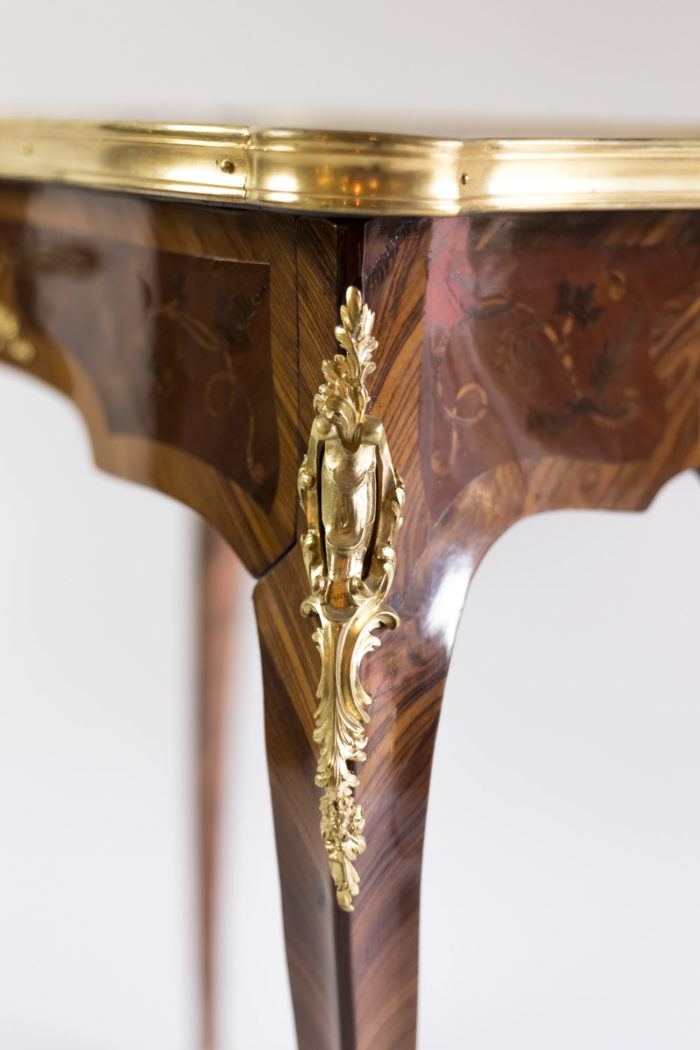 petite table style louis xv pied bronze doré