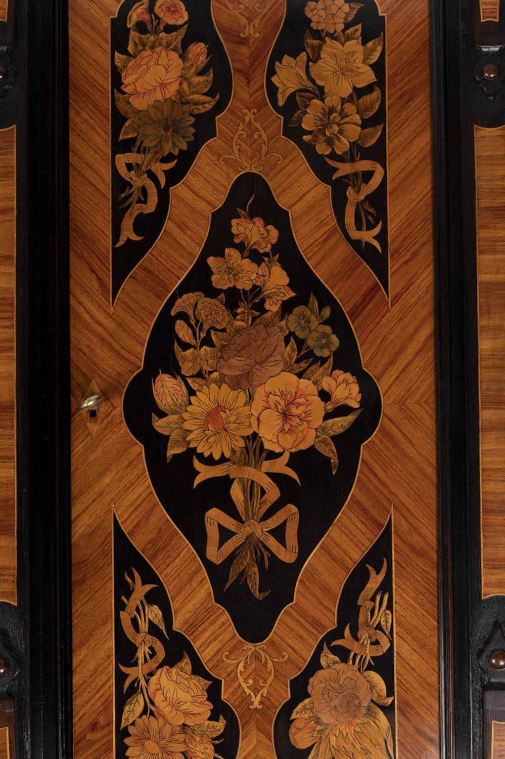 Buffet in flower marquetry and marble top, circa 1900 Buffet in flower marquetry and marble top, circa 1900