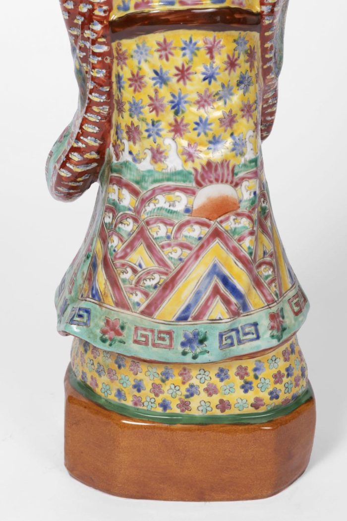 chinese dignitary earthenware motifs clothes