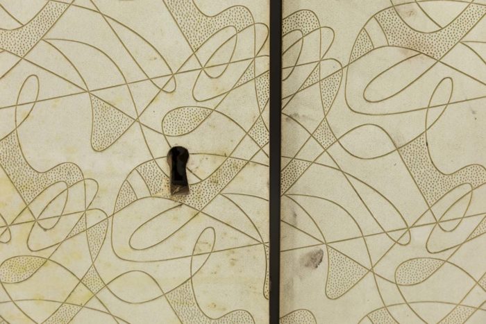 fornasetti paire de portes papier peint decor dos serrure