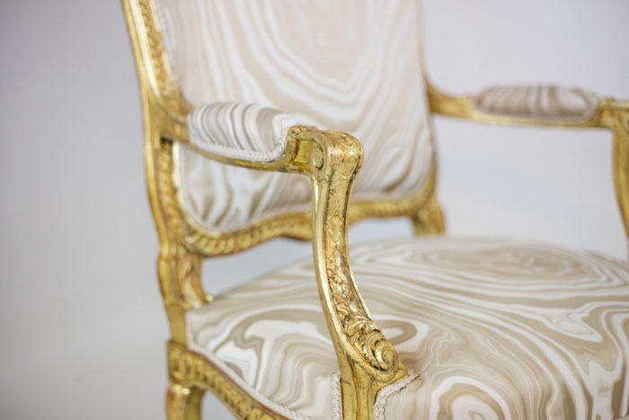 fauteuils style transition bois doré accotoir