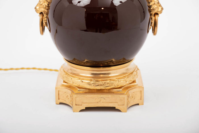 lampe porcelaine sang-de-boeuf base bronze doré
