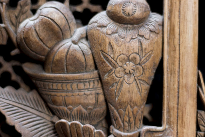 portes style chinoisant détail sculpture bois