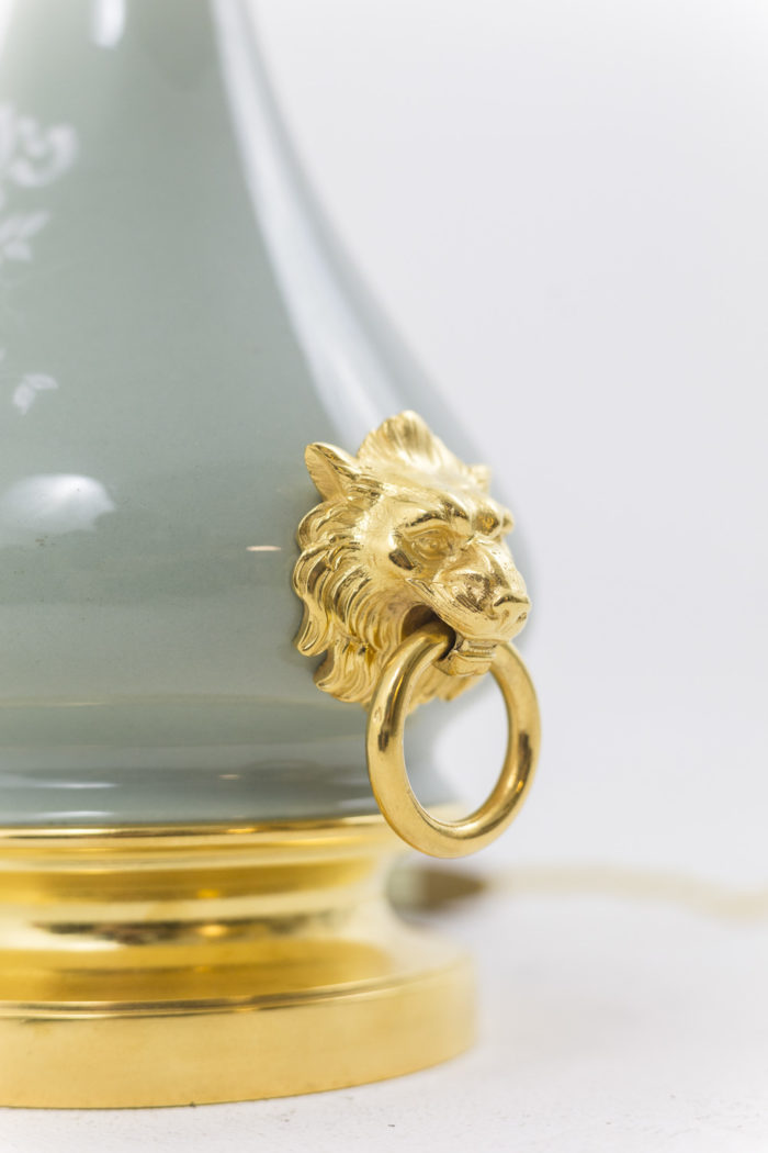 lampes porcelaine anses lion bronze doré