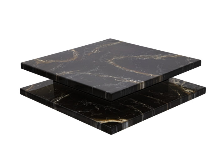 Table basse en bakélite dessus