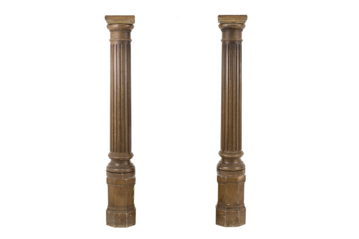 colonnes cannelées bois laqué marron