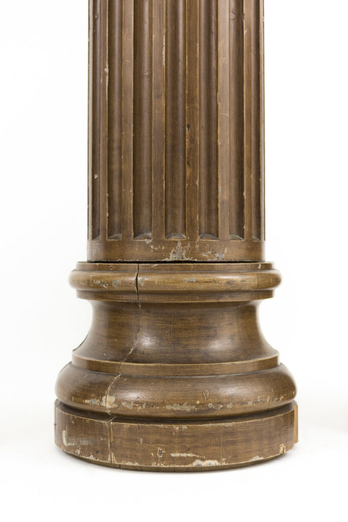 colonnes cannelées bois laqué marron bas