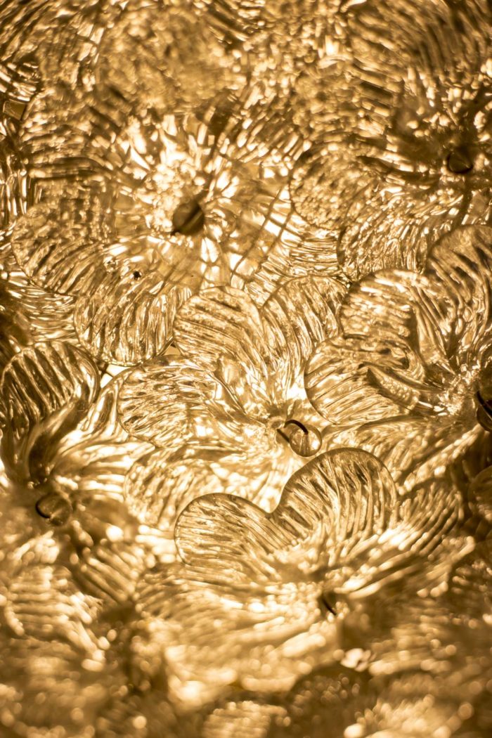 lustre verre de murano fleurs allumé