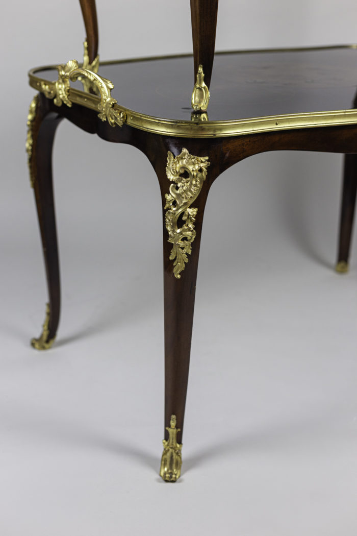 table à thé style louis xv acajou bronze doré pied