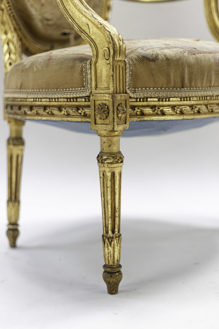 fauteuils style louis xvi bois doré tapisserie aubusson pied