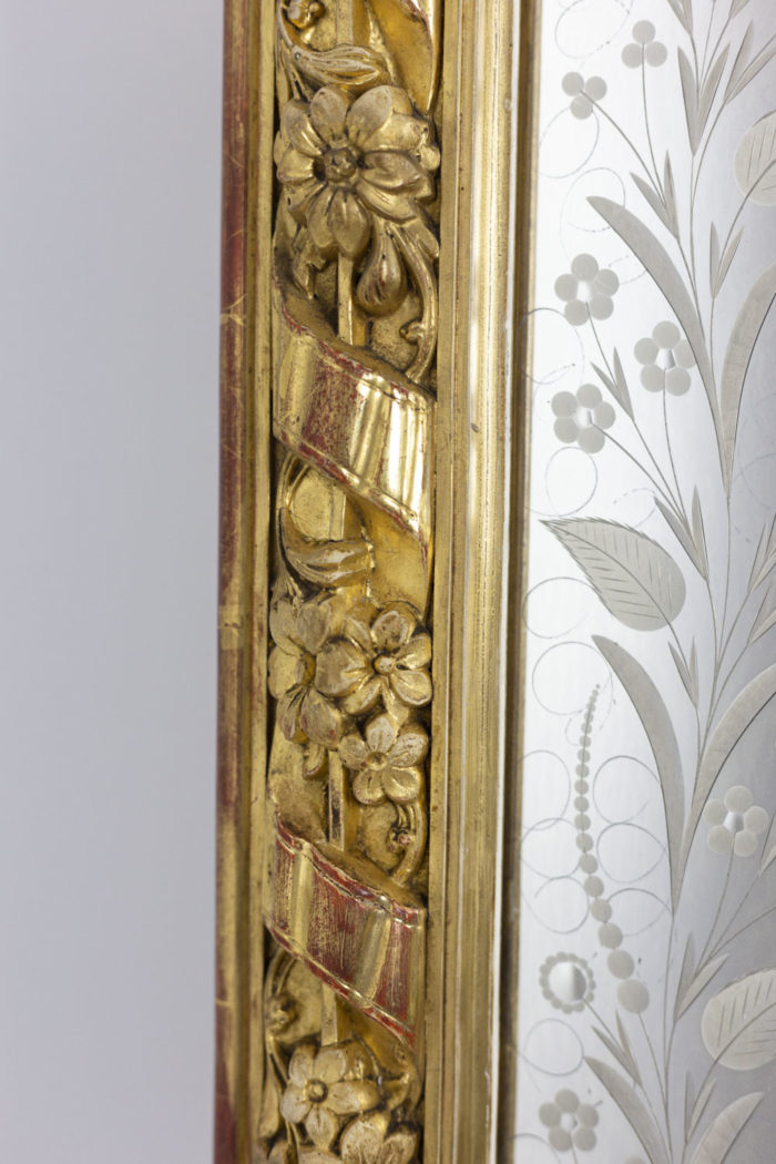 miroir style louis xvi à parcloses bois doré ruban fleurs