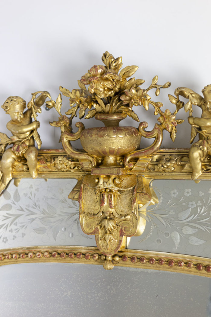 miroir style louis xvi à parcloses bois doré vase fleurs