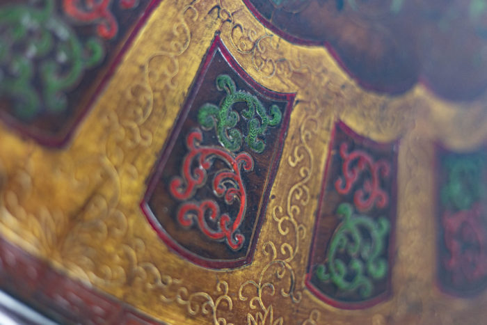 table basse laque style persan bronze doré rinceaux