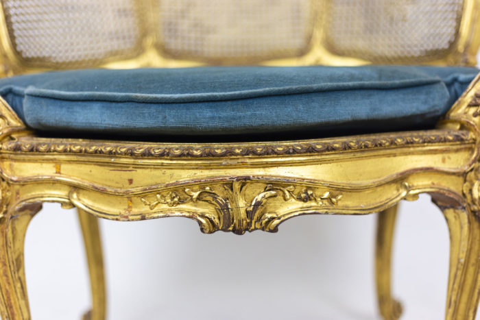 Marquise Louis XV en bois doré détail assise
