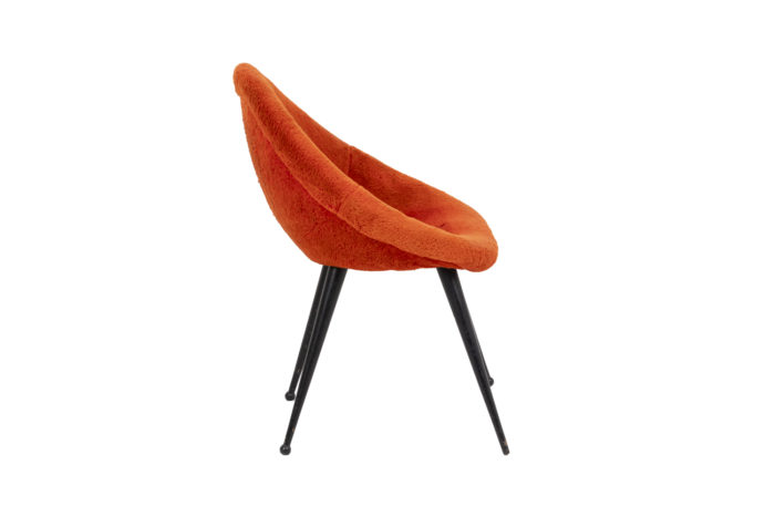 Egg-shaped armchair 3