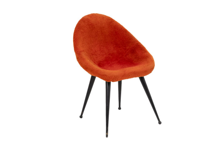 Egg-shaped armchair 1