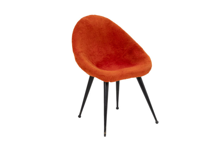 Egg-shaped armchair 1