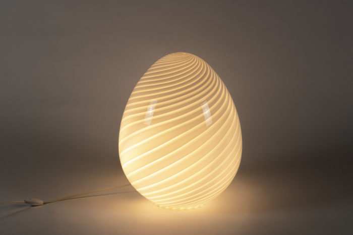 Egg-shaped lamp 6