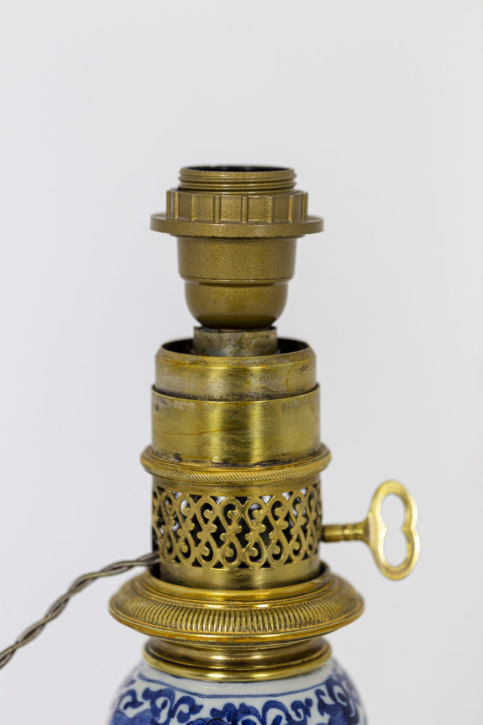 Lamp in Delft earthenware 7