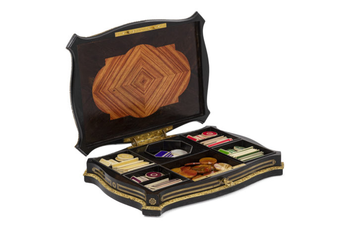 Coffret, vu d'ensemble ouvert