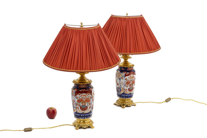 Pair of egg-shaped lamps 8