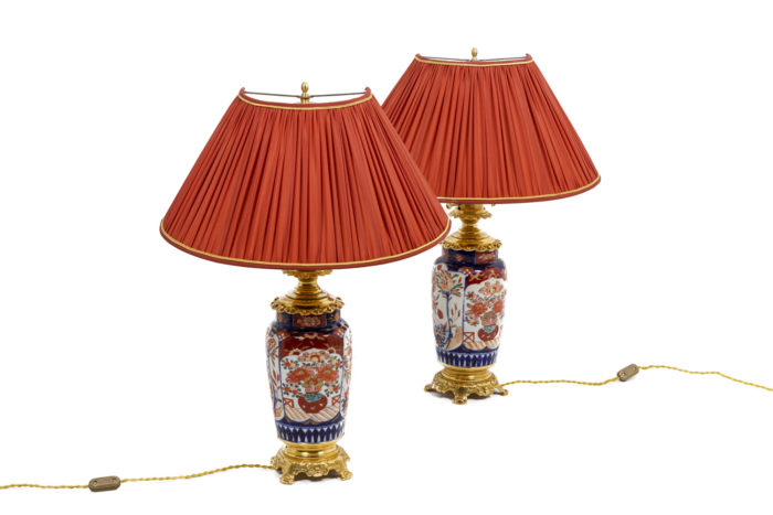 Pair of egg-shaped lamps